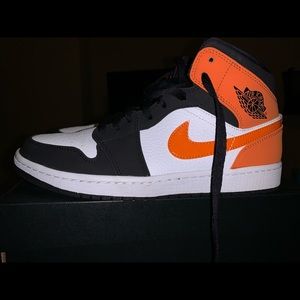 Air jordan 1’s Shattered backboards